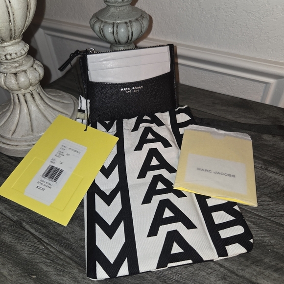 Marc Jacobs Monochrome Card Holder With Dust Bag - Picture 1 of 3